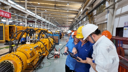 我國自主研制首套5萬噸級拉力千斤頂牽引裝船系統交付，海洋工程裝備研發再攀高峰